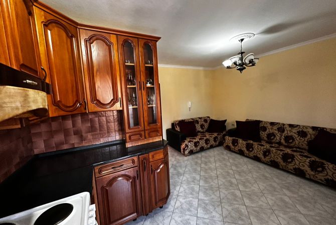 Shtepi me qera Apartament ne Tirane, 2+1, Mobilimi E mobiluar, Pagesa 500  Euro.