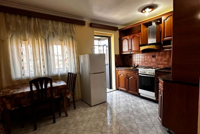 Shtepi me qera Apartament ne Tirane, 2+1, Mobilimi E mobiluar, Pagesa 500  Euro.