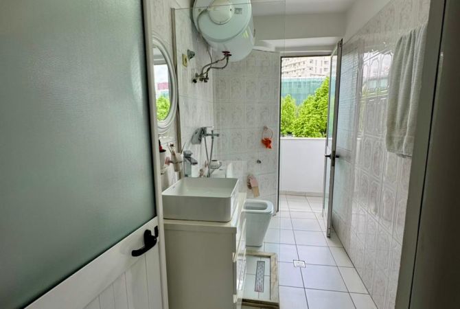 Ambient biznesi me qera 3+1 ne Tirane - 750 Euro