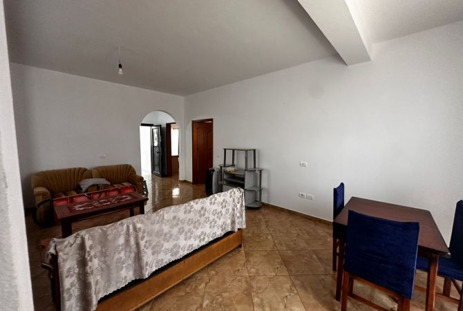 Shtepi me qera 2+1 ne Tirane - 400 Euro