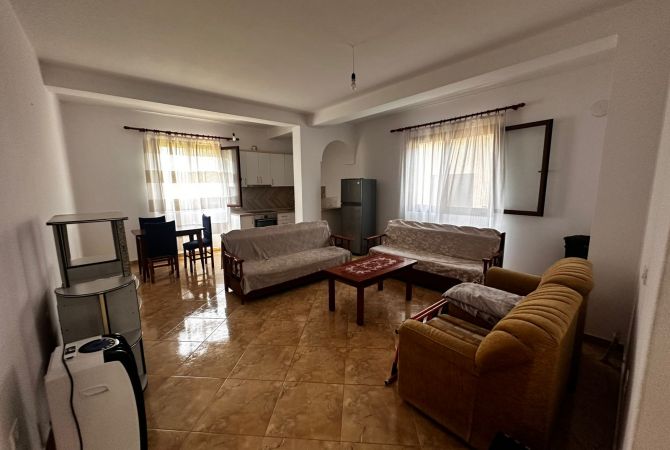 Shtepi me qera Shtepi Private ne Tirane, 2+1, Mobilimi E mobiluar, Pagesa 400  Euro.