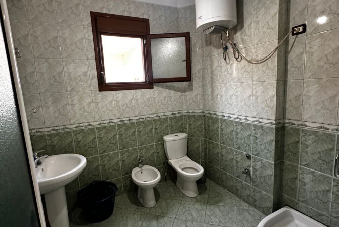 Shtepi me qera Shtepi Private ne Tirane, 2+1, Mobilimi E mobiluar, Pagesa 400  Euro.