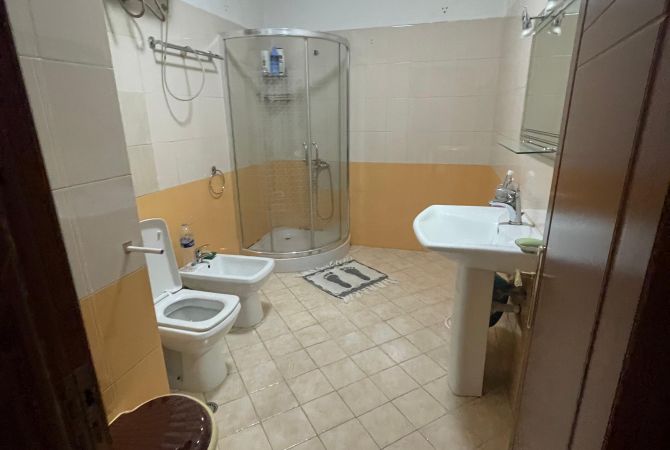 Shtepi me qera Apartament ne Tirane, 2+1, Mobilimi E mobiluar, Pagesa 650  Euro.