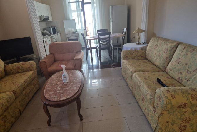 Shtepi me qera 5+1 ne Tirane - 1,300 Euro