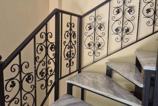 Shtepi me qera Shtepi Private ne Tirane, 5+1, Mobilimi E mobiluar, Pagesa 1,300  Euro.