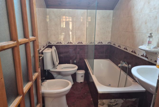 Shtepi me qera Shtepi Private ne Tirane, 5+1, Mobilimi E mobiluar, Pagesa 1,300  Euro.