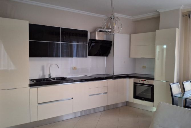 Shtepi me qera Apartament ne Tirane, 2+1, Mobilimi E mobiluar, Pagesa 700  Euro.