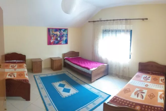 Shtepi me qera 7+1 ne Tirane - 2,000 Euro