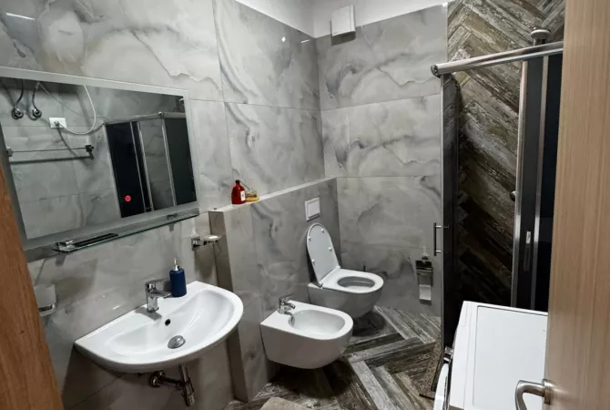 Shtepi me qera Apartament ne Tirane, 2+1, Mobilimi E mobiluar, Pagesa 800  Euro.