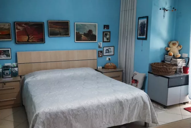 Shtepi ne shitje Apartament ne Tirane, 2+1, Mobilimi E mobiluar, Pagesa 184,900  Euro.