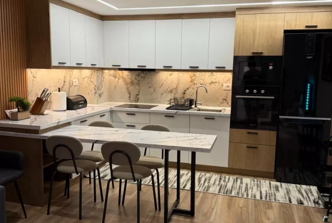 Shtepi me qera Duplex(shtepi me 2 kate) ne Tirane, 1+1, Mobilimi E mobiluar, Pagesa 650  Euro.