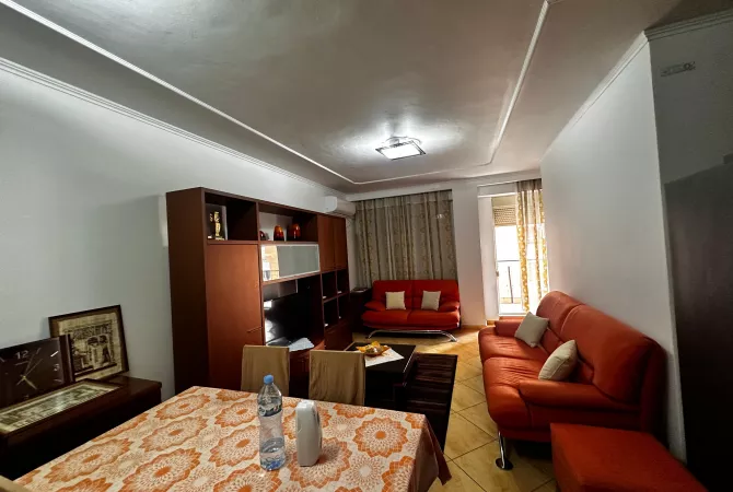 Shtepi me qera Apartament ne Tirane, 1+1, Mobilimi E mobiluar, Pagesa 550  Euro.