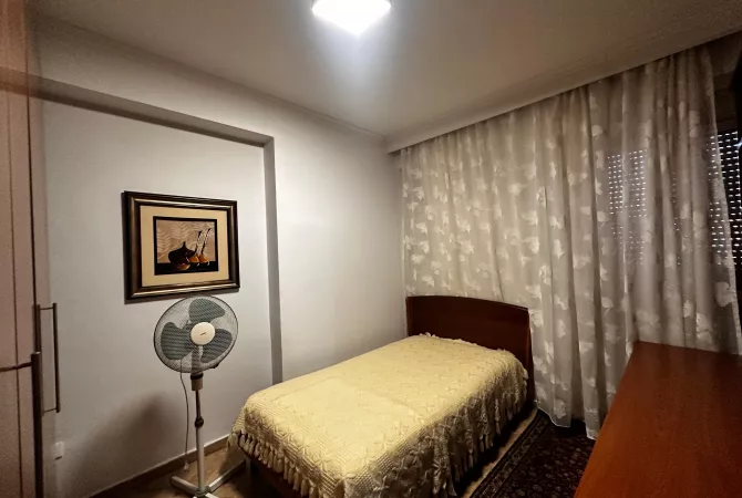 Shtepi me qera Apartament ne Tirane, 2+1, Mobilimi E mobiluar, Pagesa 750  Euro.