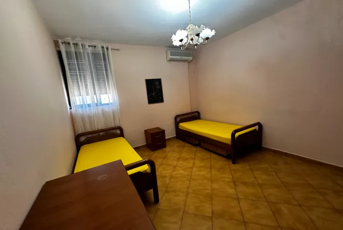 Shtepi me qera Apartament ne Tirane, 2+1, Mobilimi E mobiluar, Pagesa 500  Euro.