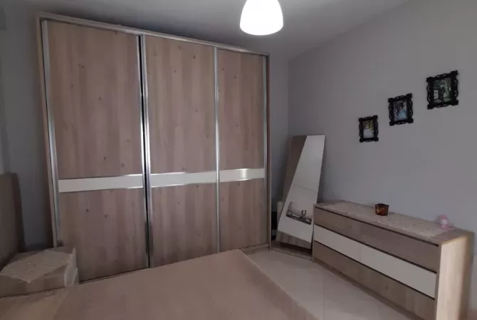 Shtepi me qera Apartament ne Tirane, 2+1, Mobilimi E mobiluar, Pagesa 550  Euro.