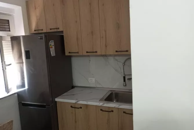 Shtepi me qera Apartament ne Tirane, 2+1, Mobilimi E mobiluar, Pagesa 680  Euro.