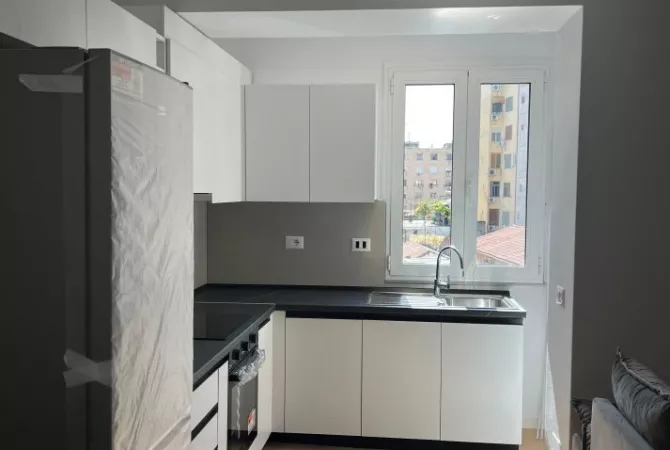 Shtepi me qera Apartament ne Tirane, 2+1, Mobilimi E mobiluar, Pagesa 950  Euro.