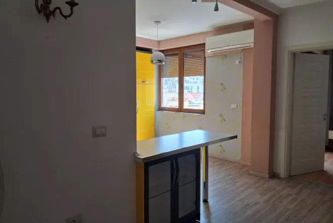 Shtepi me qera Apartament ne Tirane, 1+1, Mobilimi E mobiluar, Pagesa 600  Euro.