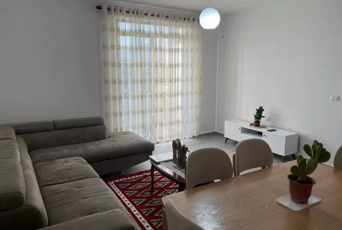 Shtepi me qera Apartament ne Tirane, 3+1, Mobilimi E mobiluar, Pagesa 750  Euro.
