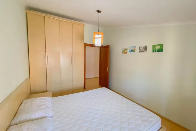 Shtepi me qera Apartament ne Tirane, 2+1, Mobilimi E mobiluar, Pagesa 700  Euro.