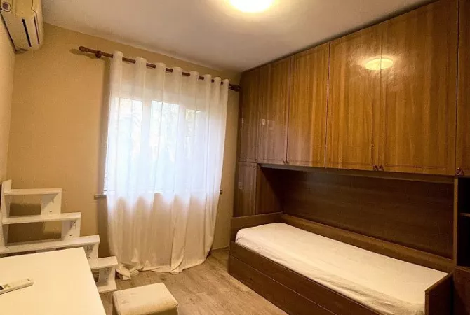 Shtepi me qera Apartament ne Tirane, 2+1, Mobilimi E mobiluar, Pagesa 600  Euro.