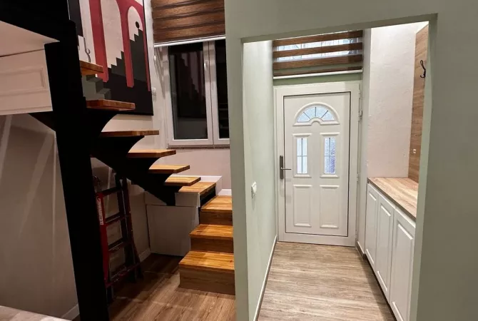 Shtepi ne shitje Duplex(shtepi me 2 kate) ne Tirane, 1+1, Mobilimi E mobiluar, Pagesa 10,500,000  Leke.