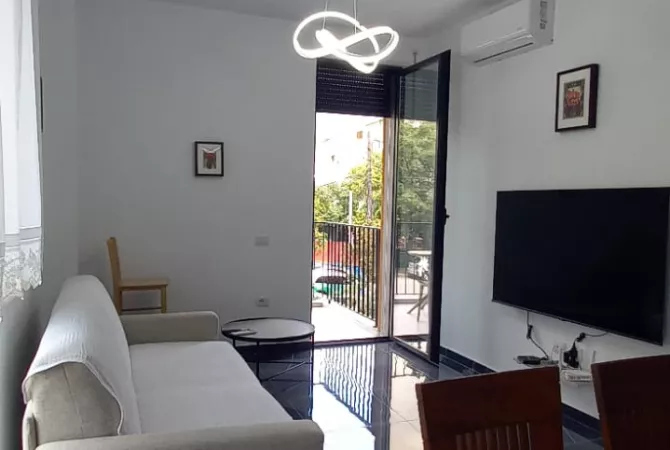 Shtepi me qera Apartament ne Tirane, 2+1, Mobilimi E mobiluar, Pagesa 600  Euro.