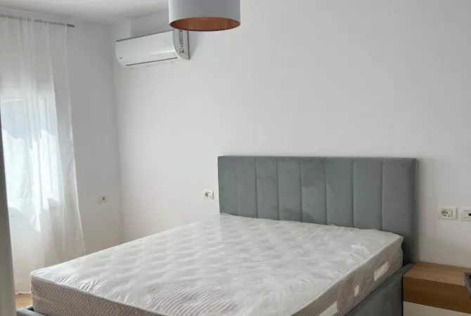 Shtepi me qera Apartament ne Tirane, 2+1, Mobilimi E mobiluar, Pagesa 80,000  Leke.