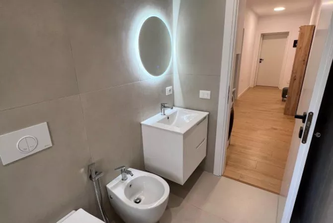 Shtepi me qera Apartament ne Tirane, 2+1, Mobilimi E mobiluar, Pagesa 80,000  Leke.