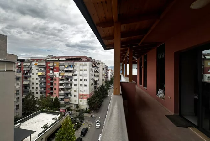 Shtepi ne shitje Apartament ne Tirane, 2+1, Mobilimi E mobiluar, Pagesa 140,000  Euro.