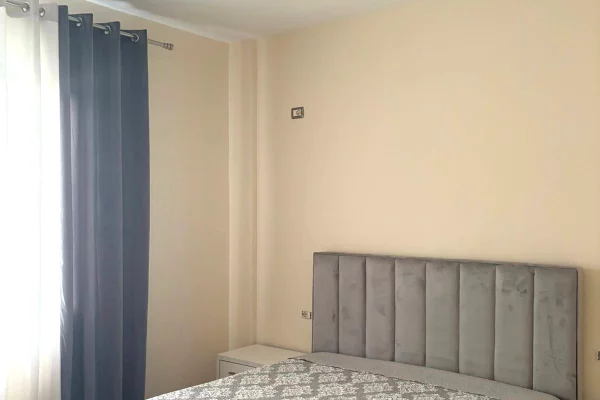 Shtepi me qera Apartament ne Tirane, 2+1, Mobilimi E mobiluar, Pagesa 600  Euro.