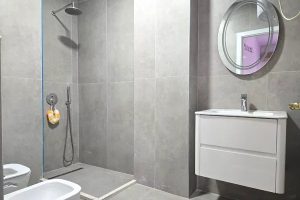 Shtepi me qera Apartament ne Tirane, 2+1, Mobilimi E mobiluar, Pagesa 850  Euro.