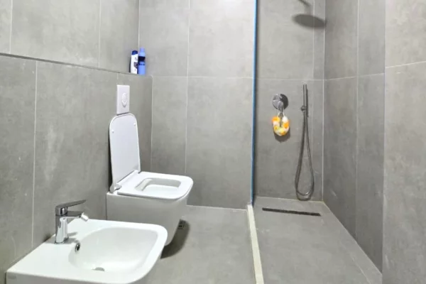 Shtepi me qera 2+1 ne Tirane - 850 Euro