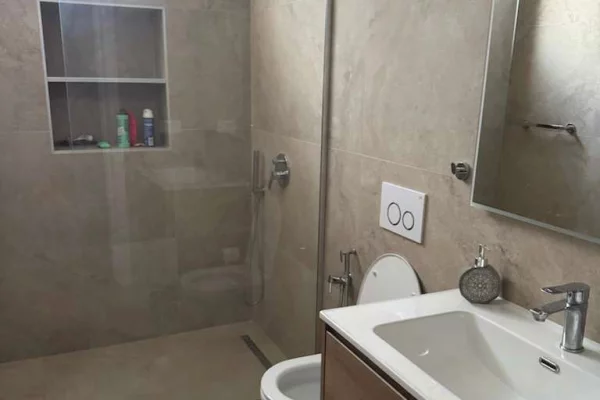 Shtepi me qera 2+1 ne Tirane - 950 Euro
