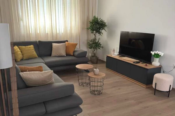 Shtepi me qera 2+1 ne Tirane - 950 Euro