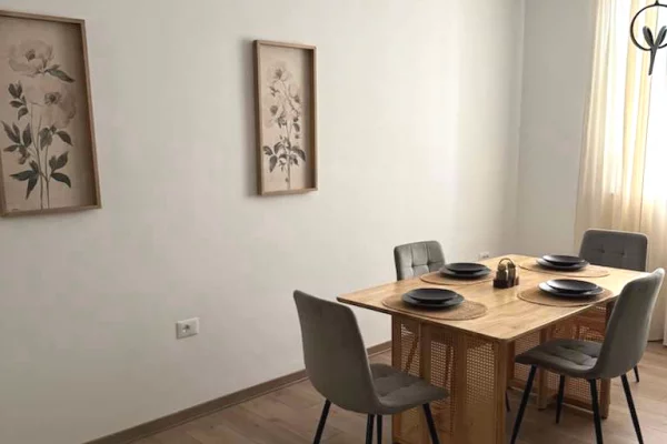 Shtepi me qera 2+1 ne Tirane - 950 Euro