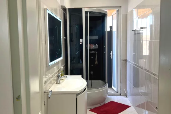 Shtepi me qera 2+1 ne Tirane - 550 Euro