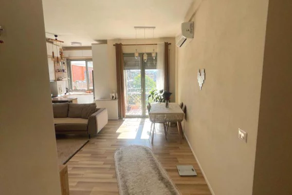 Shtepi me qera 2+1 ne Tirane - 650 Euro