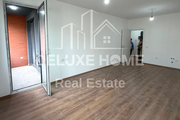 Shtepi ne shitje Apartament ne Tirane, 1+1, Mobilimi Bosh, pa mobiluar, Pagesa 174,000  Euro.