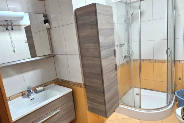 Shtepi me qera 3+1 ne Tirane - 750 Euro