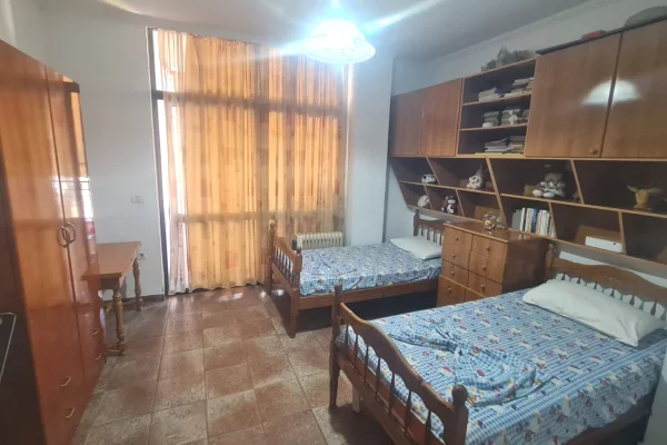 Shtepi me qera 2+1 ne Tirane - 600 Euro