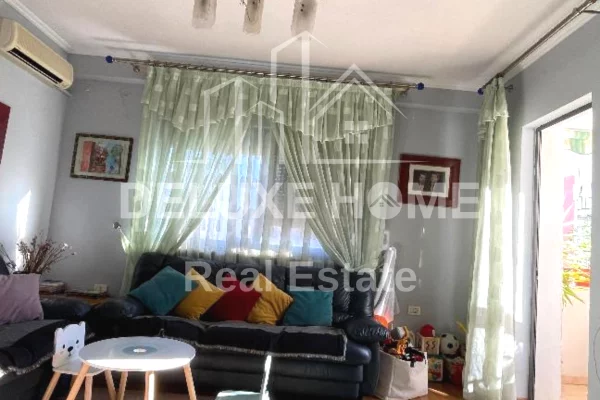 Shtepi ne shitje Apartament ne Tirane, 3+1, Mobilimi E mobiluar, Pagesa 250,000  Euro.