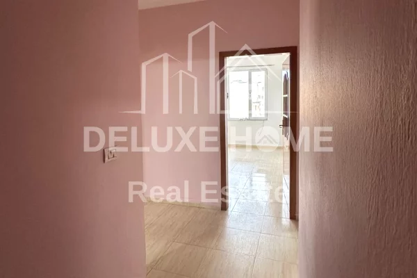 Ambiente Commerciale in Affitto 3+1 a Tirana - 700 Euro