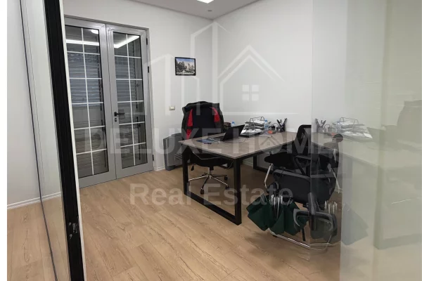 Ambient biznesi me qera 3+1 ne Tirane - 2,300 Euro