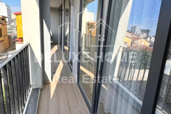 Apartament me Qira – Rruga Riza Cerova