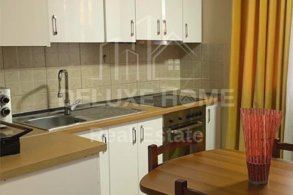 Shtepi me qera Apartament ne Tirane, 2+1, Mobilimi E mobiluar, Pagesa 500  Euro.