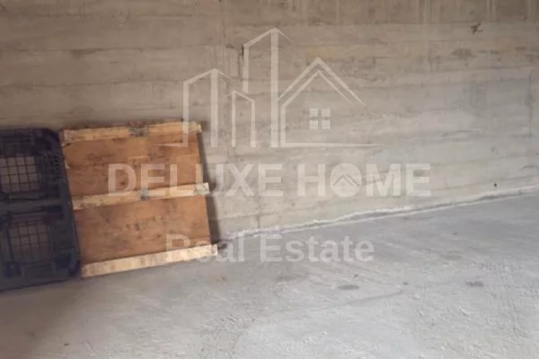 Magazine me qera Shkoze 135 m2