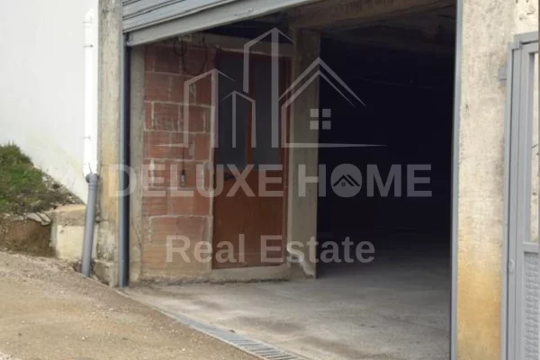 Ambient biznesi me qera 4+1 ne Tirane - 350 Euro