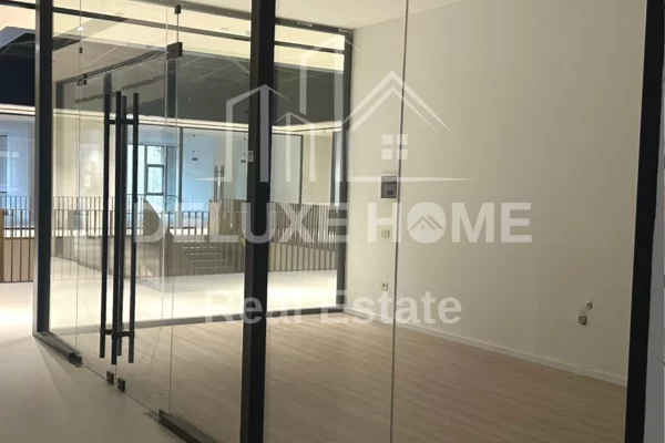 Ambient biznesi me qera 3+1 ne Tirane - 600 Euro