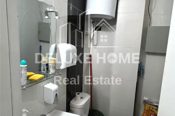 Ambient biznesi me qera 3+1 ne Tirane - 1,100 Euro